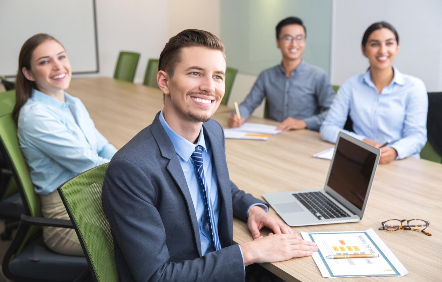 Professionelle Finanzanalyse im modernen Büro